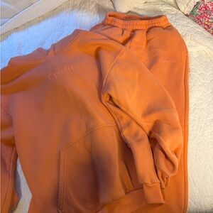 Comfirt Orange Sweatshirt and Joggers Set